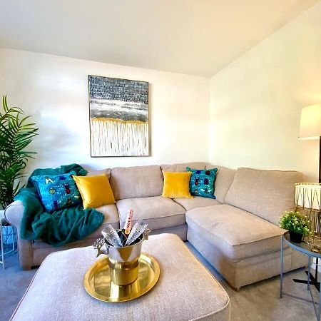 2 Min Walk To The Best Beach! Stunning Newly Refurbished Stylish 2 Bedroom Apartment! - Great Location - Free Parking - Fast Wifi - Smart Tv - Sleeps Up To 4! Close To Bournemouth & Poole Town Centre & Sandbanks ภายนอก รูปภาพ