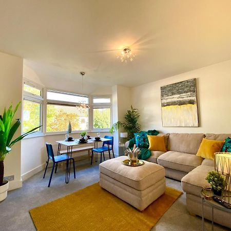 2 Min Walk To The Best Beach! Stunning Newly Refurbished Stylish 2 Bedroom Apartment! - Great Location - Free Parking - Fast Wifi - Smart Tv - Sleeps Up To 4! Close To Bournemouth & Poole Town Centre & Sandbanks ภายนอก รูปภาพ