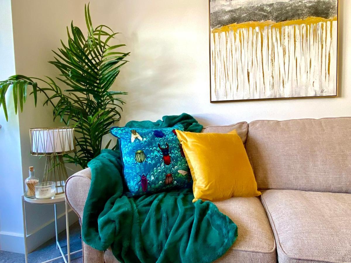 2 Min Walk To The Best Beach! Stunning Newly Refurbished Stylish 2 Bedroom Apartment! - Great Location - Free Parking - Fast Wifi - Smart Tv - Sleeps Up To 4! Close To Bournemouth & Poole Town Centre & Sandbanks ภายนอก รูปภาพ