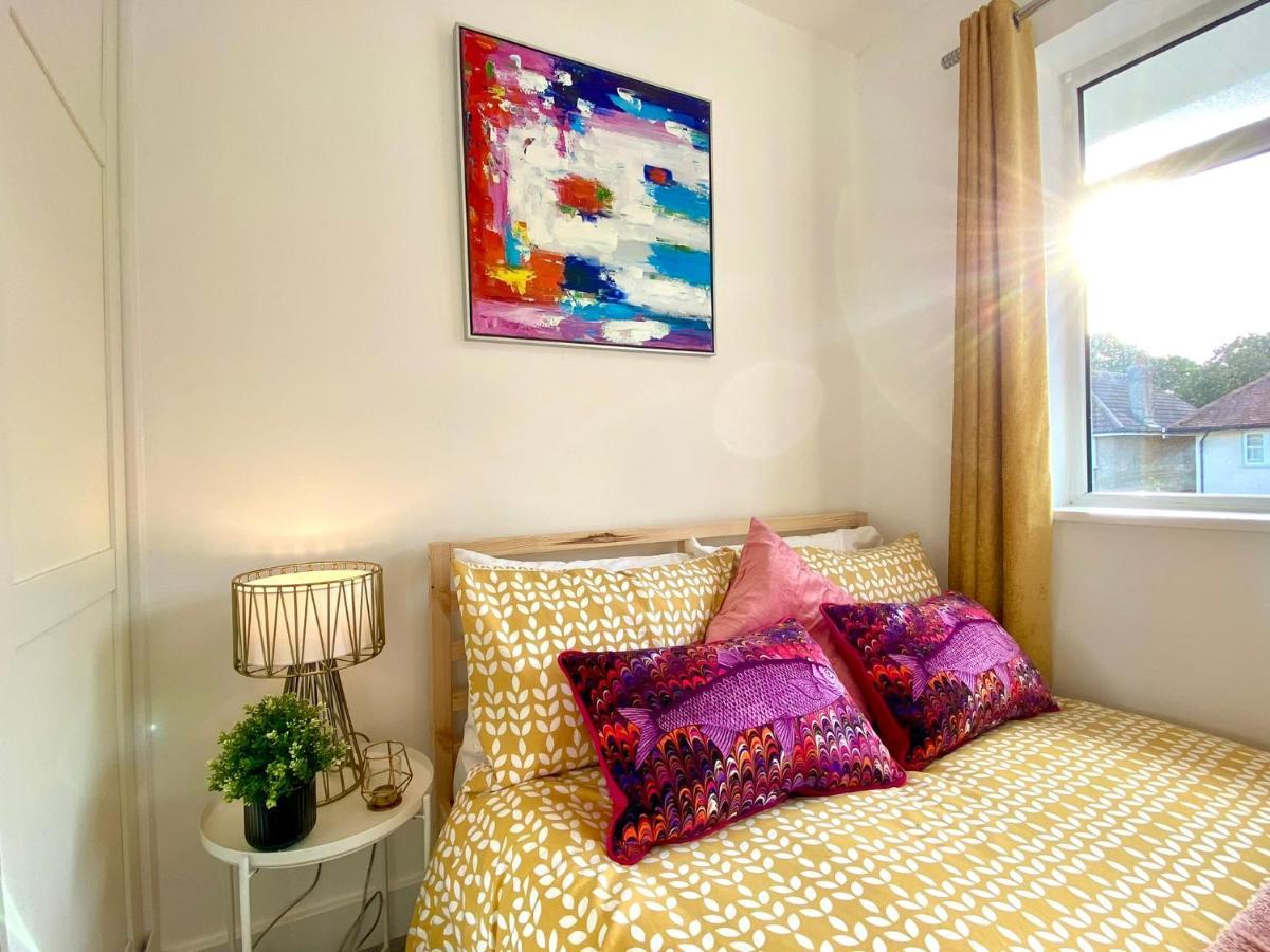2 Min Walk To The Best Beach! Stunning Newly Refurbished Stylish 2 Bedroom Apartment! - Great Location - Free Parking - Fast Wifi - Smart Tv - Sleeps Up To 4! Close To Bournemouth & Poole Town Centre & Sandbanks ภายนอก รูปภาพ